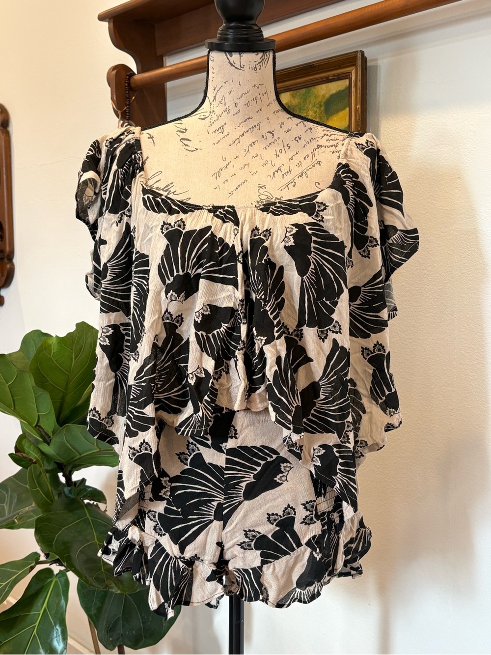 Free People Black & Cream Ruffle Two Piece Set Boho Flutter Sleeve Shorts Set